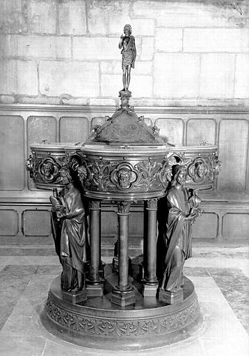 Fonts baptismaux, 1860. © Jean Gourbeix - Simon Guillot / Médiathèque de l’architecture et du patrimoine
