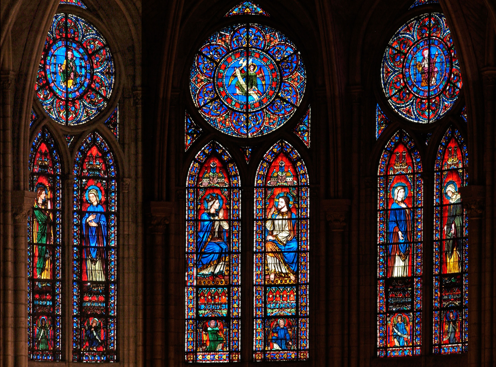 Vitrail de la glorification de la Vierge