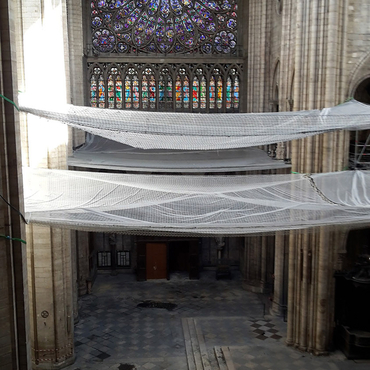 Les filets de protection à la croisée du transept