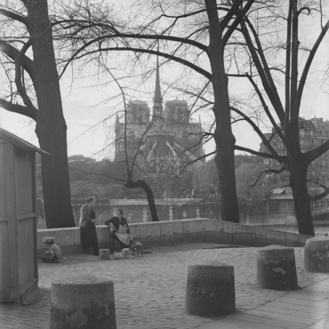 Photographie de la cathédrale Notre-Dame de Paris depuis les quais - Bovis 1937
