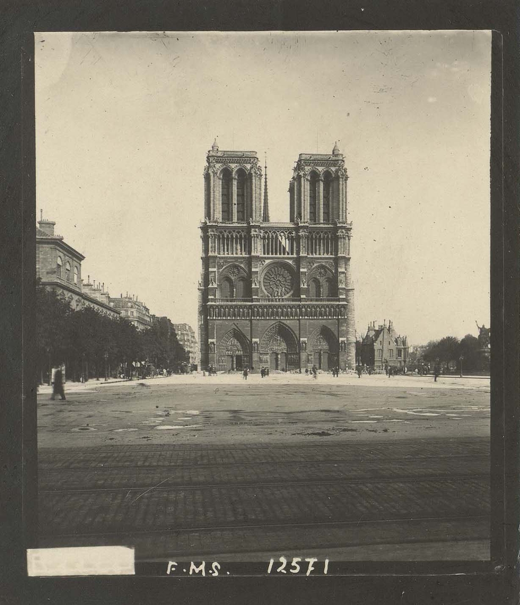 Photographie de la cathédrale Notre-Dame de Paris - Martin-Sabon avant 1933