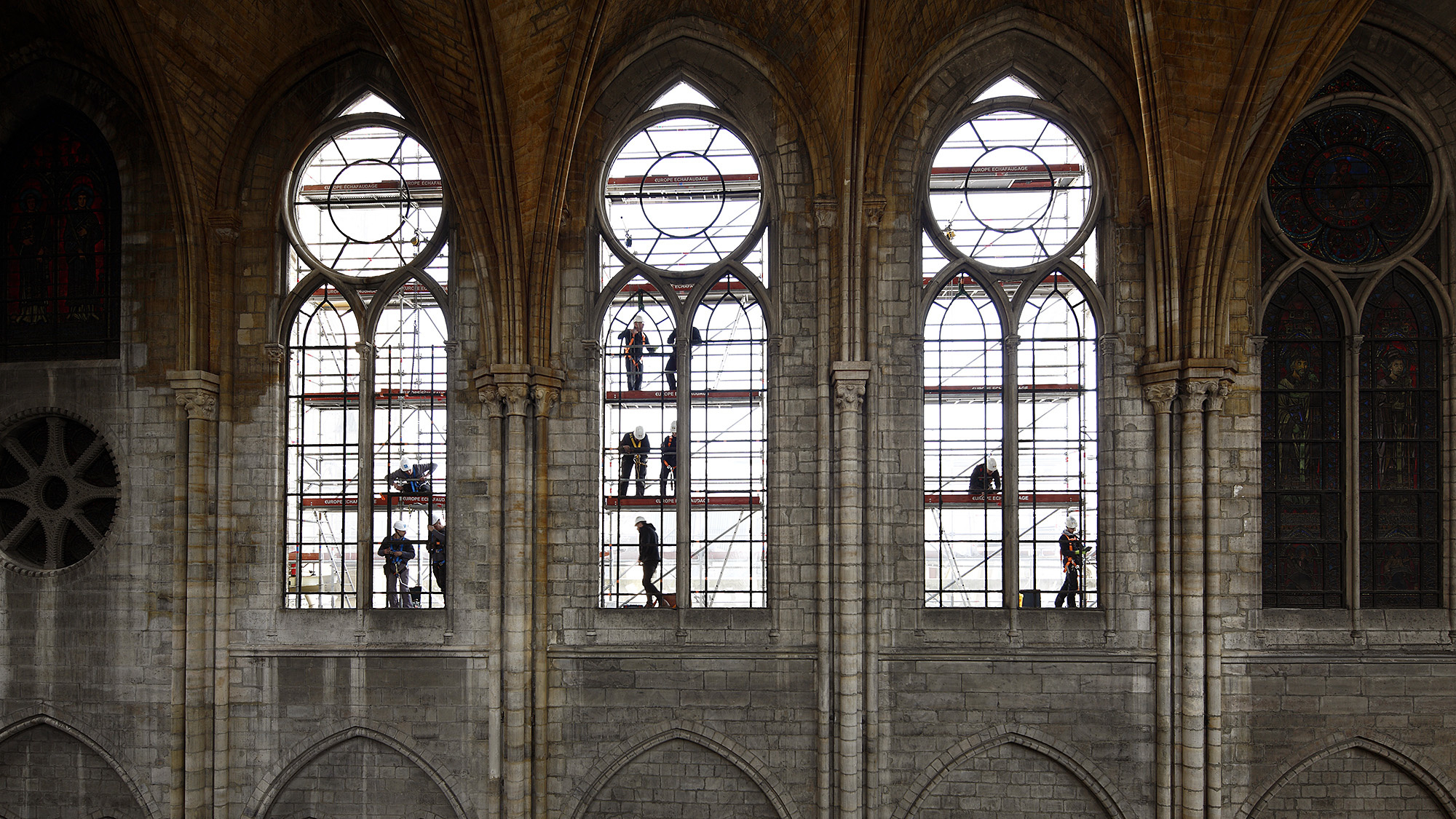 Cathédrale Notre-Dame de Paris - Dépose des vitraux et de leur métallerie © ministère de la Culture